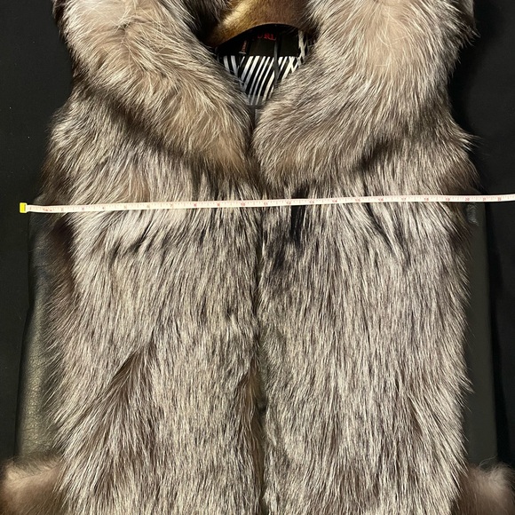 LAFURIA Silver Fox hooded vest. Size M (8-10) - Picture 14 of 14